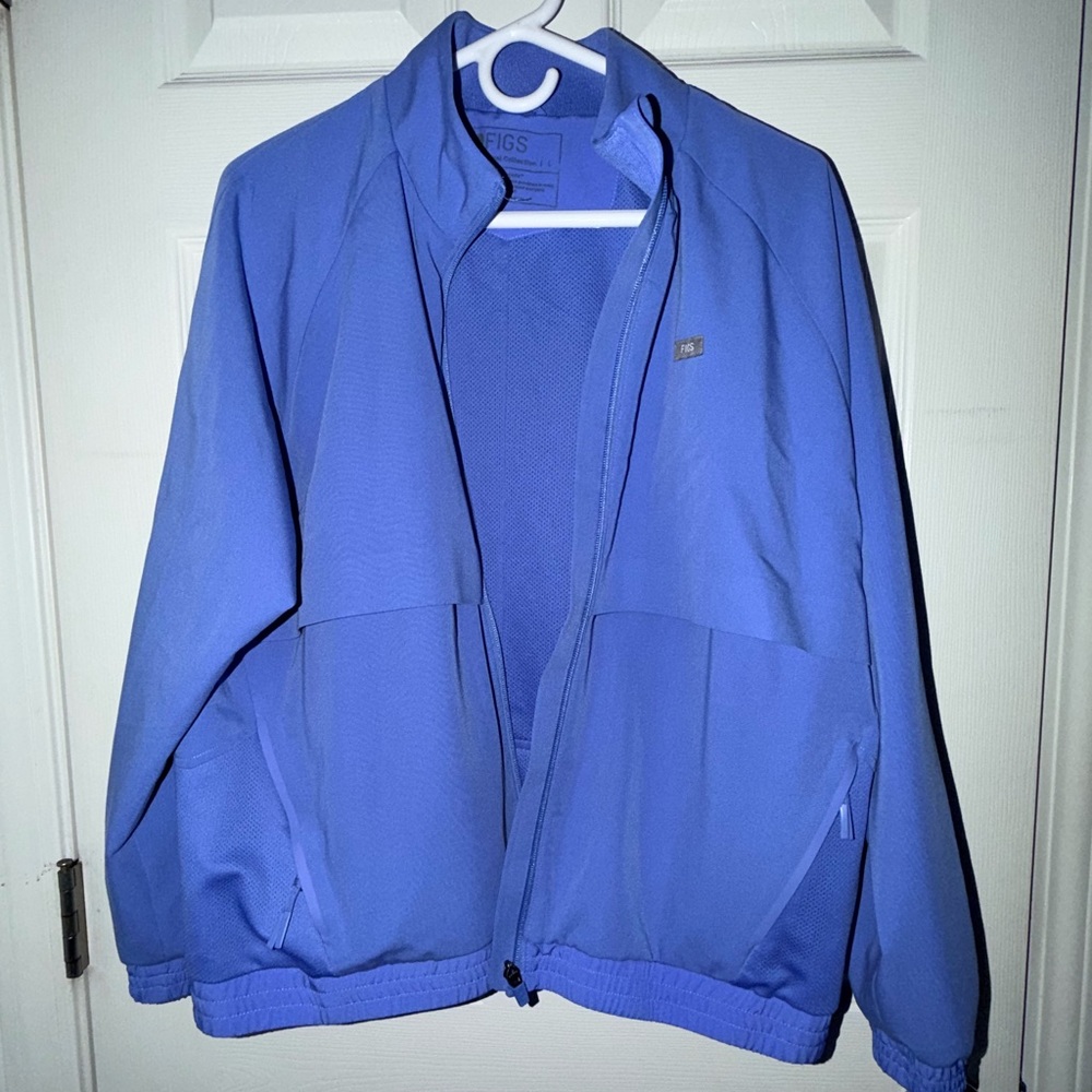 Women's Figs Sydney Scrub Jacket in Ceil Blue